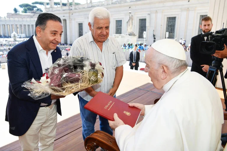 papa francesco dono olio extra vergine